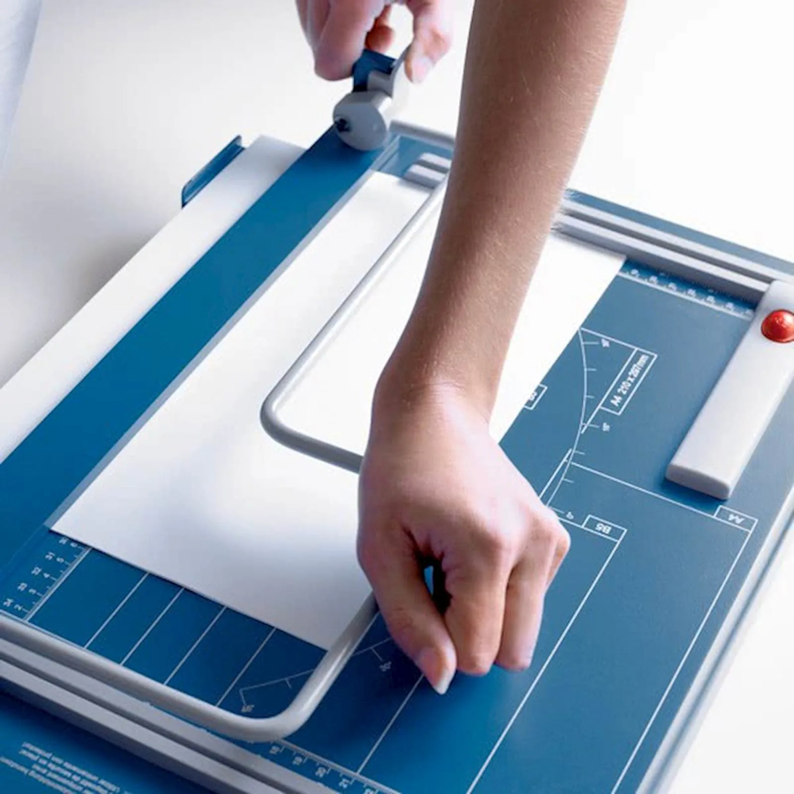 Giljotina Dahle 564, laser, 360mm, A4, 50 listova - slika 2