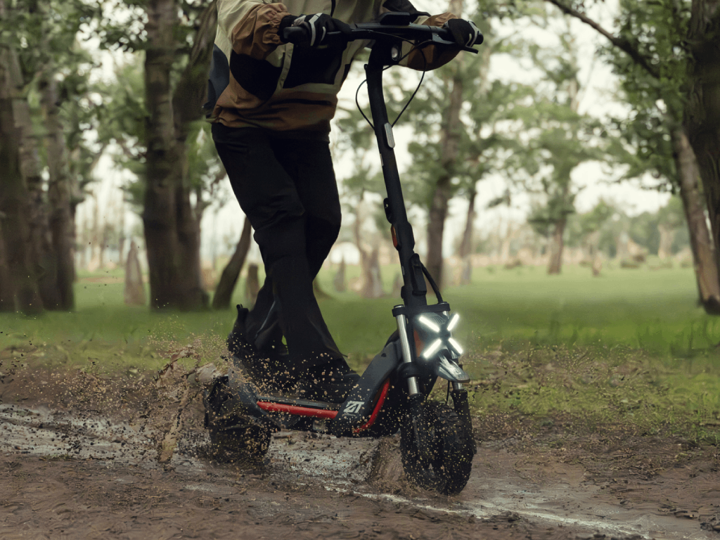Segway KickScooter ZT3 PRO16+, 130 kg, domet 70 km, 25 km/h, 25%, 11'', 1600 W - slika 7